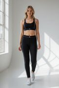 Alo Yoga Airlift Line Up Set – Black / White