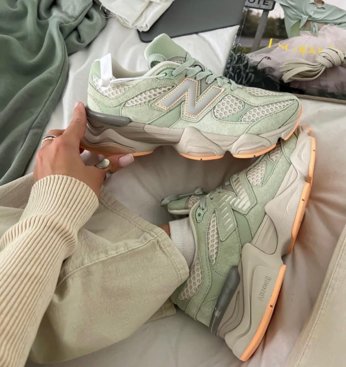 New Balance 9060 – Sea Salt / Olivine / Mint Green (Pastel Green)