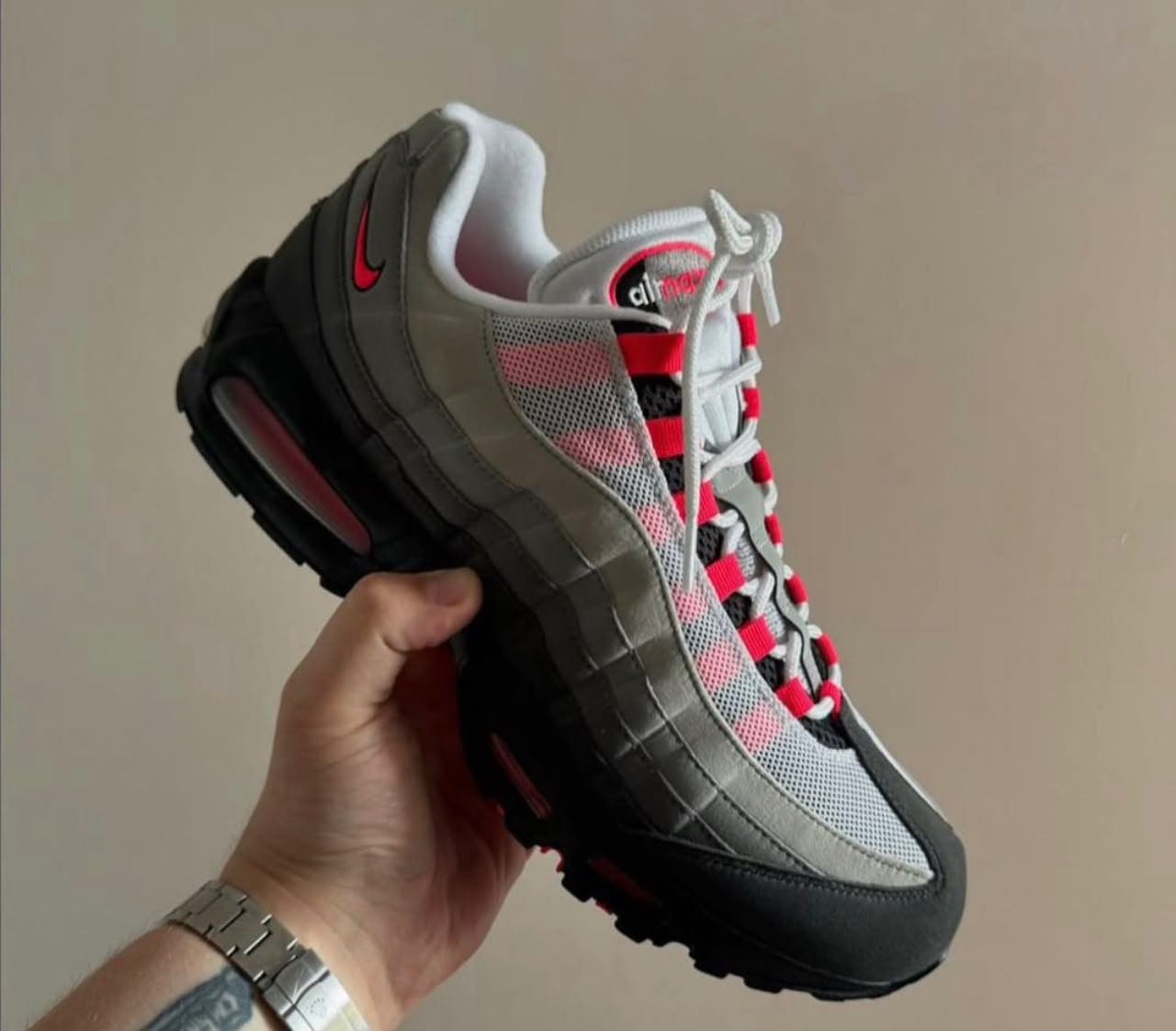 Nike Air Max 95 – Wolf Grey / Neon Pink / Black