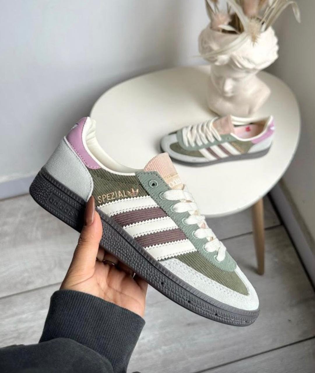 Adidas Handball Spezial – Olive Green / Cloud White / Grey Gum / Wonder Mauve (Olive & Pink colourway)