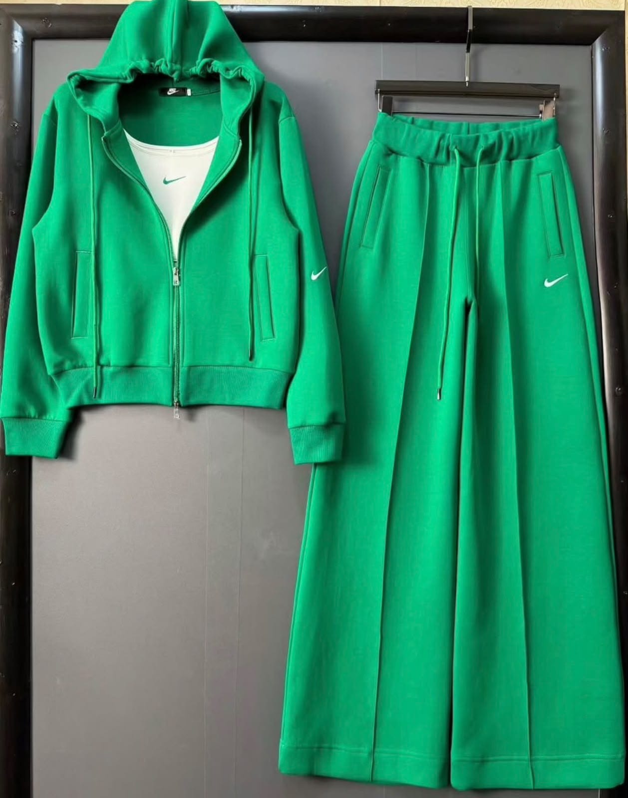 Nike Sportswear Women's Fleece Wide-Leg Tracksuit – Kelly Green