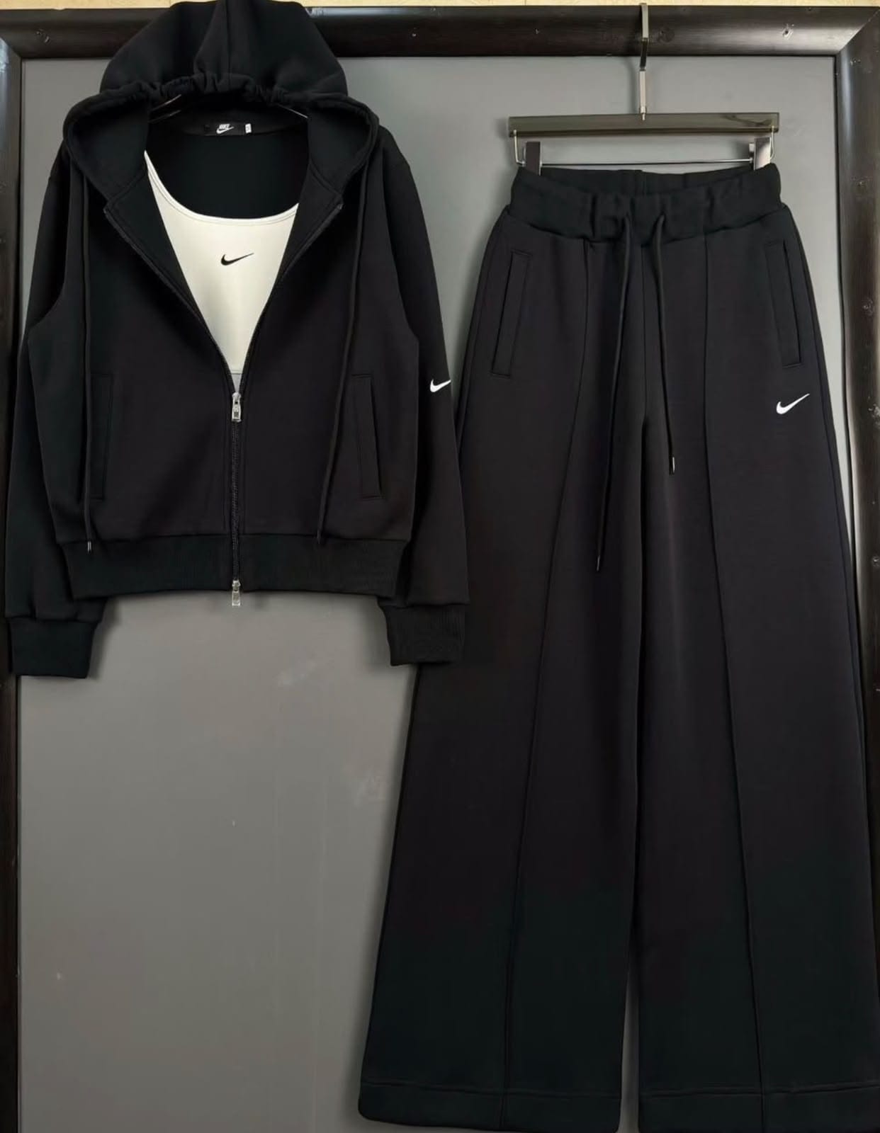 Nike Women's Essential Fleece Tracksuit – Black/White