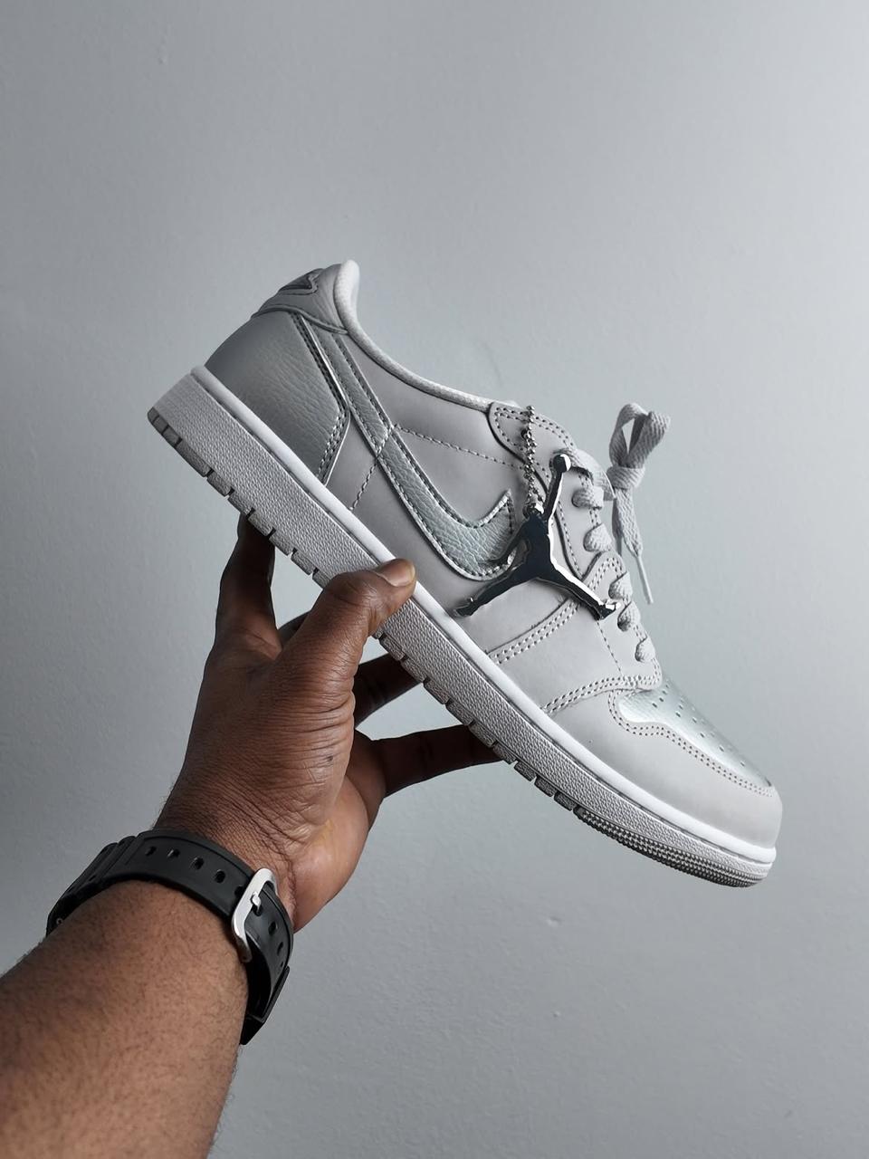 Nike Air Jordan 1 Low OG 'Metallic Silver' – Neutral Grey/Chrome