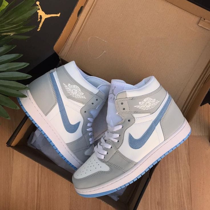 Air Jordan 1 Mid Women's 'Wolf Grey Aluminium' – White/Blue