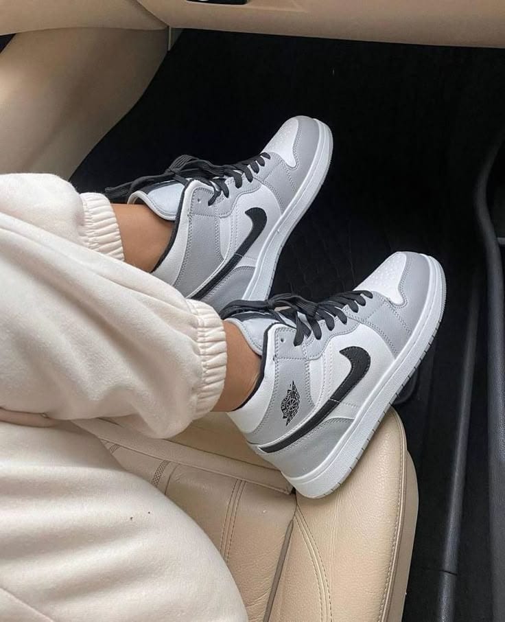 Air Jordan 1 Mid 'Light Smoke Grey' – White/Black/Grey