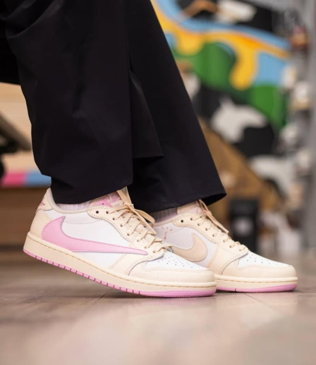 Air Jordan 1 Retro Low OG x Travis Scott 'Shy Pink' – Muslin/Sail/Pink
