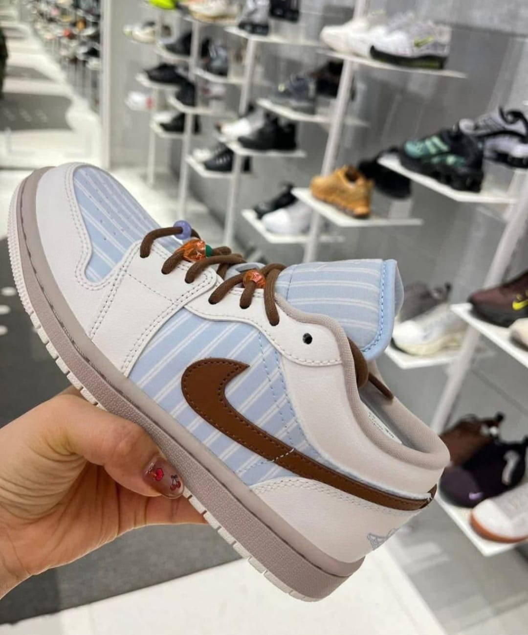 Air Jordan 1 Low Women's SE 'Pinstripe Pack' – Hydrogen Blue/Cream